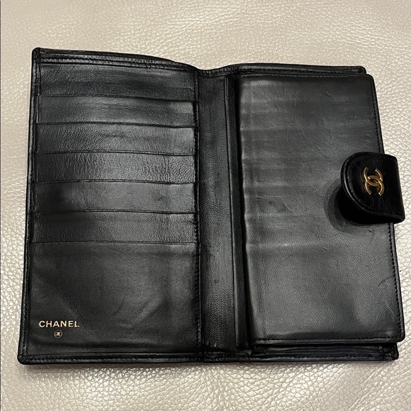 CHANEL Black Quilted Leather Wallet with Gold CC Logo - Picture 7 of 16